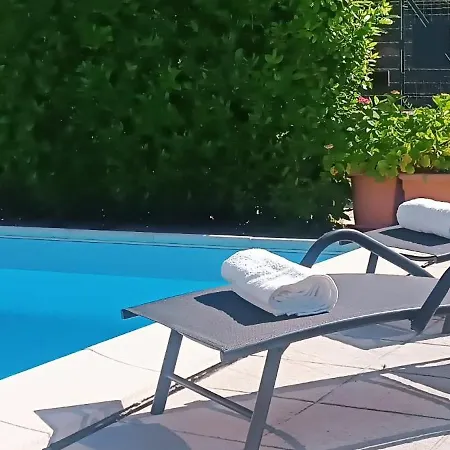 Resicence Solare Con Piscina 2 Daire *